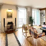 Parishome! Double Balcony, Art & Designer Touches