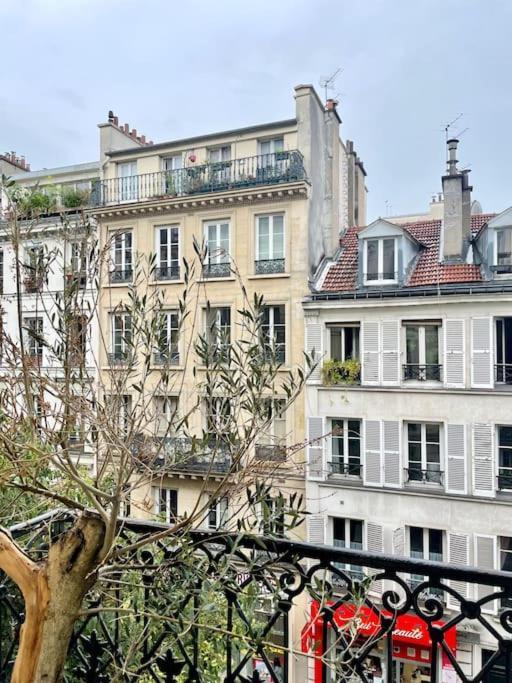 Parishome! Double Balcony, Art & Designer Touches *