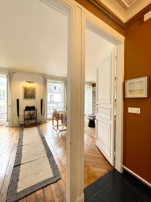 Parishome! Double Balcony, Art & Designer Touches Parijs