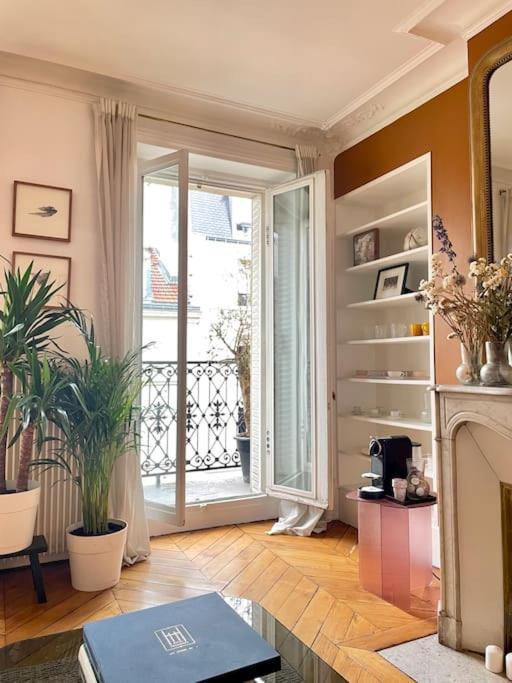 Parishome! Double Balcony, Art & Designer Touches Appartement Parijs
