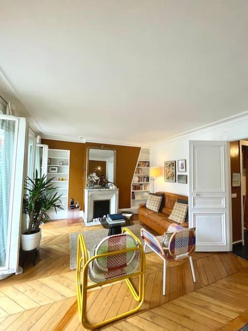 Parishome! Double Balcony, Art & Designer Touches Appartement Parijs