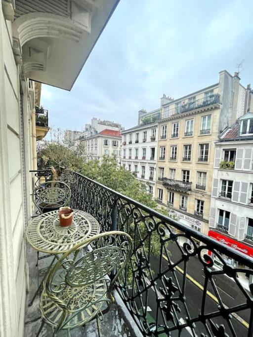 Parishome! Double Balcony, Art & Designer Touches *