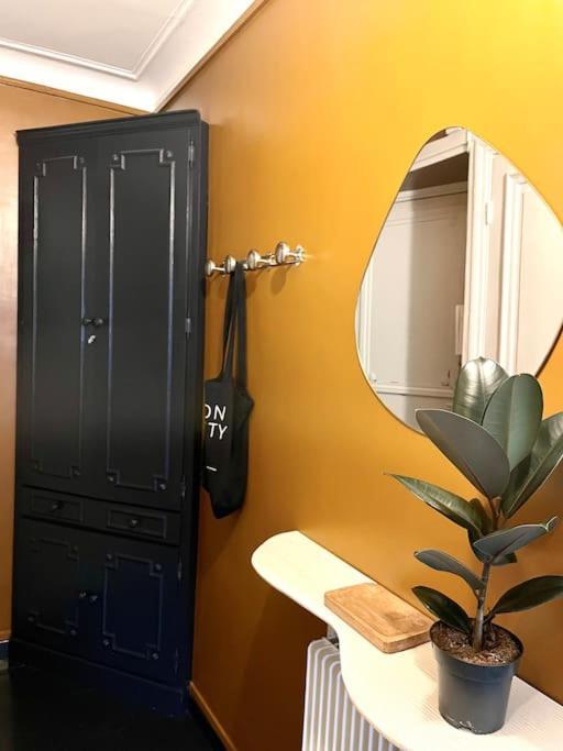 Appartement Parishome! Double Balcony, Art & Designer Touches Parijs